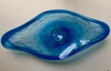 Load image into Gallery viewer, Manta Series Blown Glass Sculptures